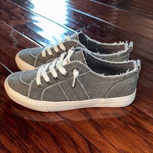 Jellypop Gray Canvas Sneakers
